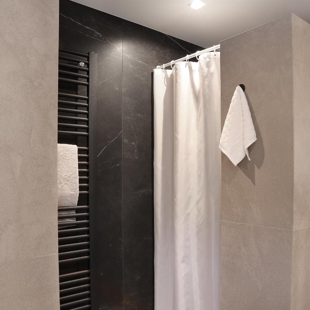 Differnz Differnz Round Douchestang – Om Vast Te Klemmen – Aluminium Veredeld – 75 X 125 Cm – Wit