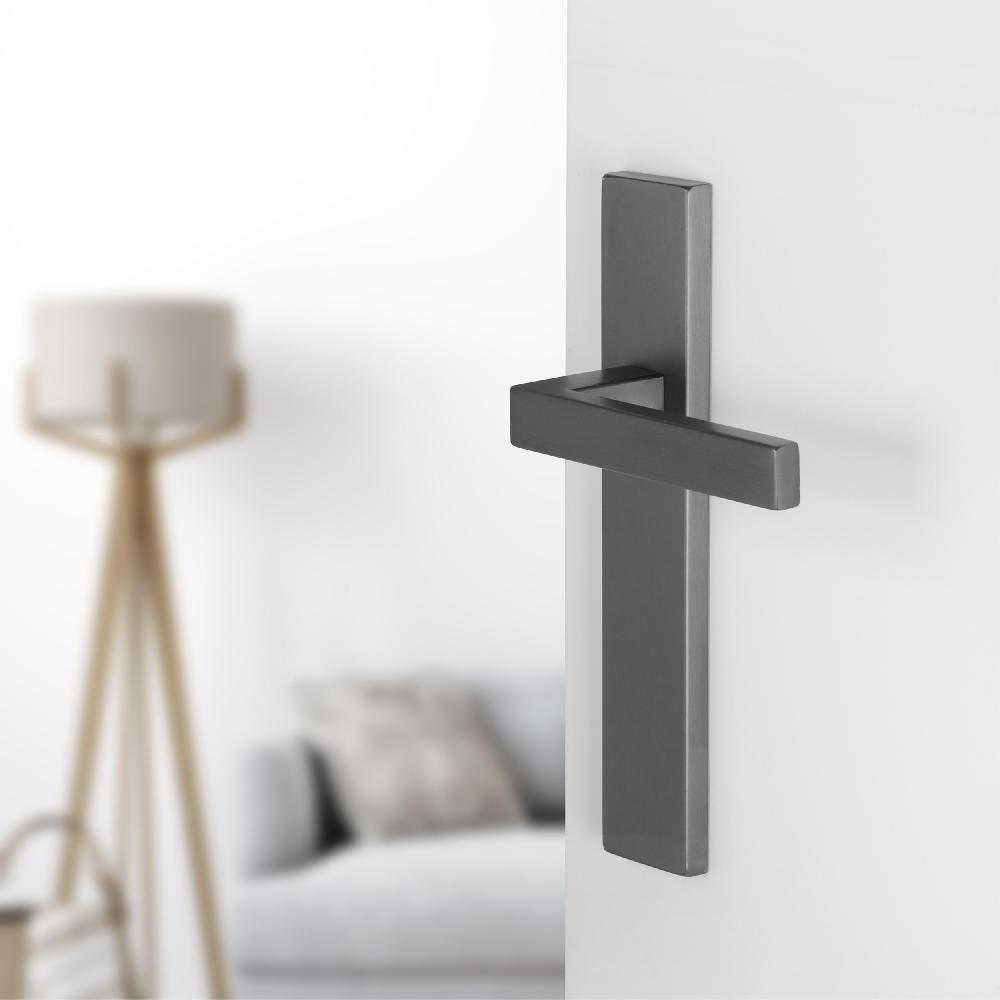 Differnz Differnz Tilburg Deurkruk – Vierkant Schild – Blind – Gun Metal