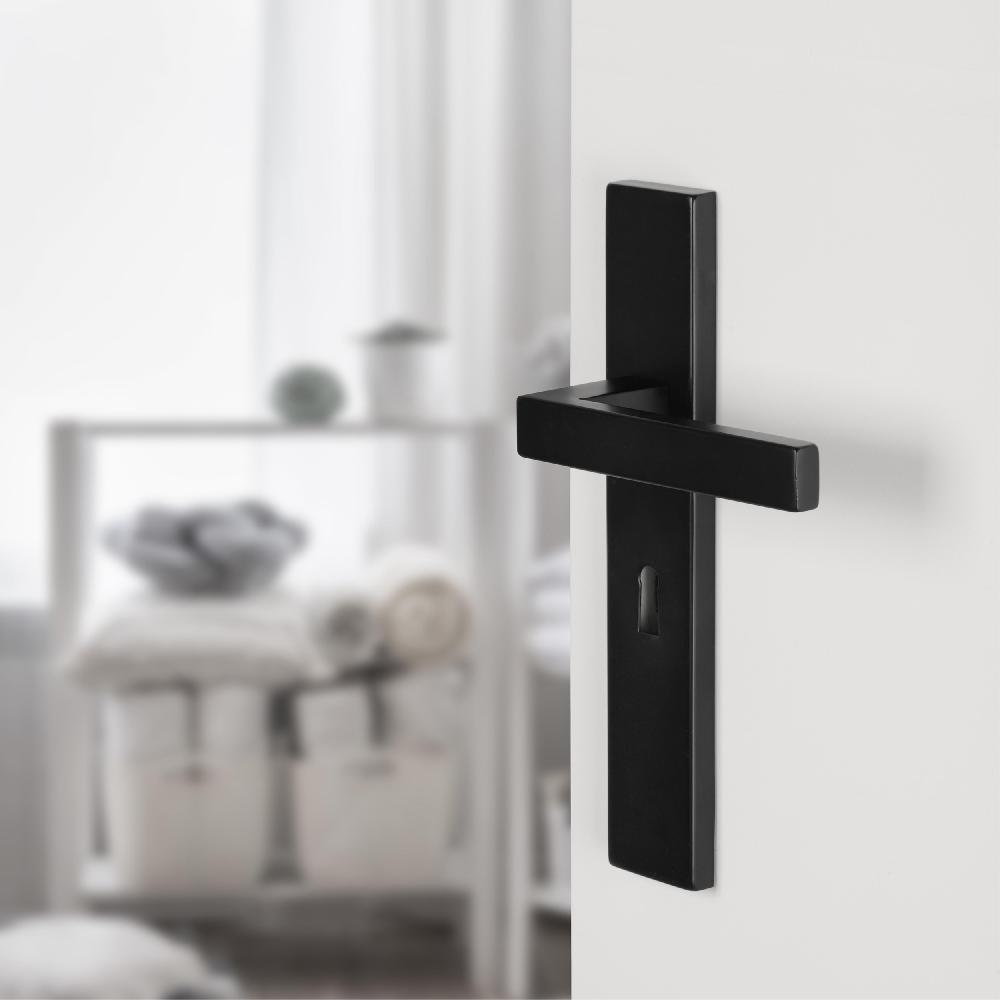 Differnz Differnz Tilburg Deurkruk – Vierkant Schild – Sleutel 56 Mm – Zwart