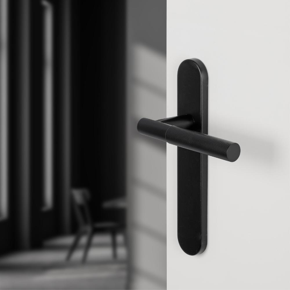 Differnz Differnz Utrecht Deurkruk – Ovaal Schild – Blind – Zwart