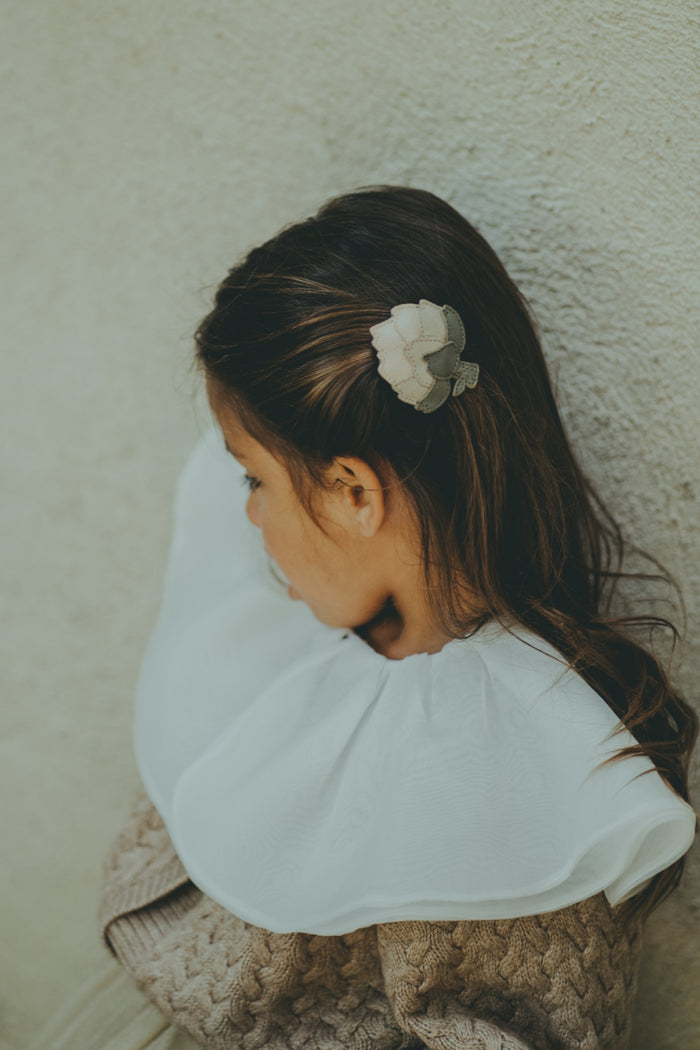 Donsje Busi Clip | Artichoke | Stone Nubuck