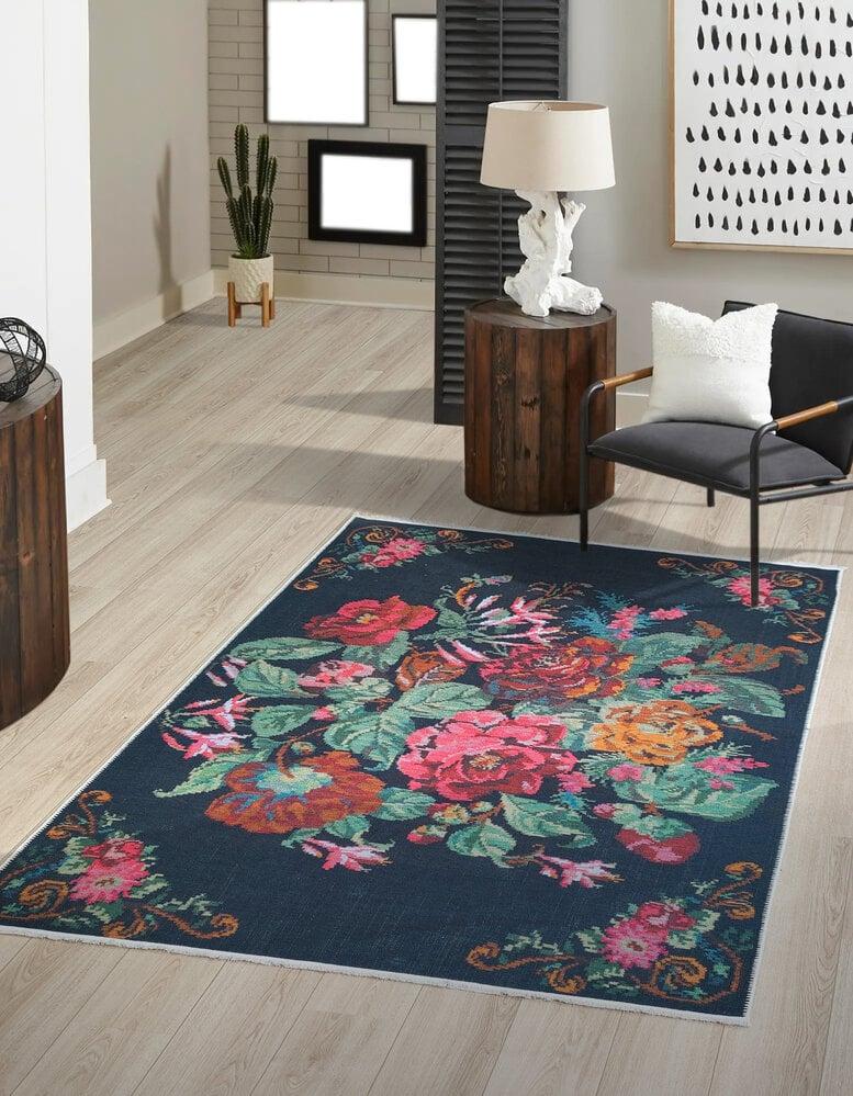 Flycarpets Adrasos Vintage Zwart Vloerkleed - Gebloemd Wasbaar & Waterdicht