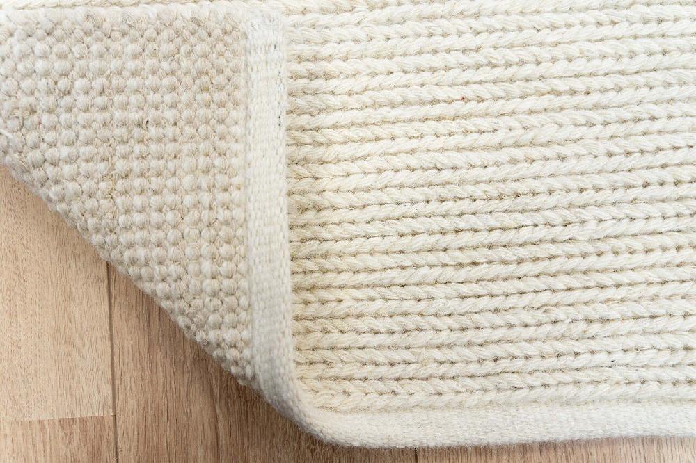 Flycarpets Rati Vloerkleed - Handgeweven Wol Gevlochten Modern - Crème