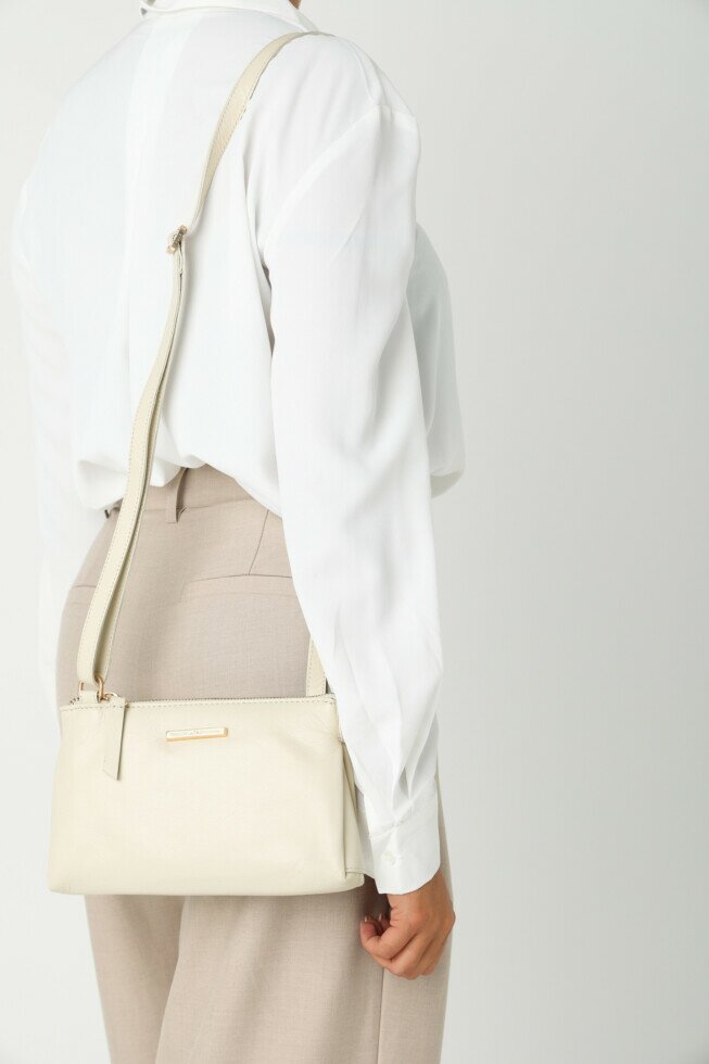 Fred De La Bretoniere Crossbody Bag Lenny Off White