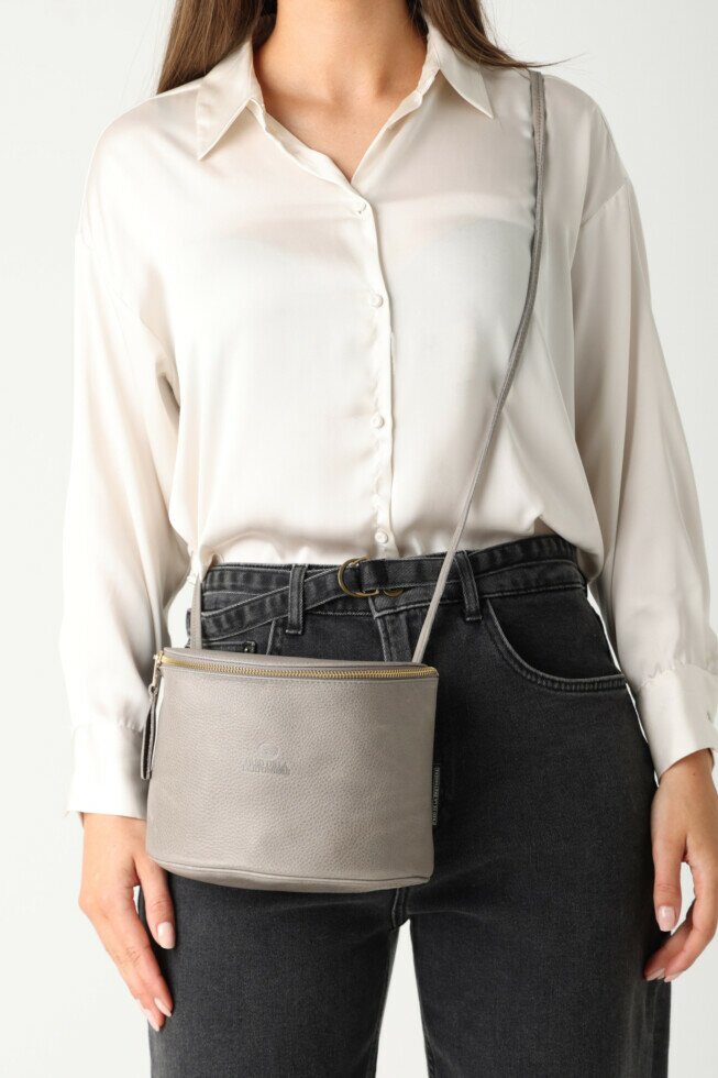 Fred De La Bretoniere Crossbody Bag Marianneke Grijs