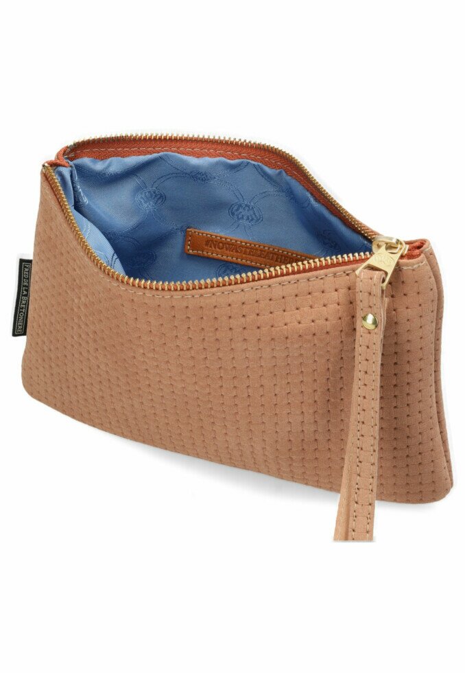 Fred De La Bretoniere Clutch Zalmroze