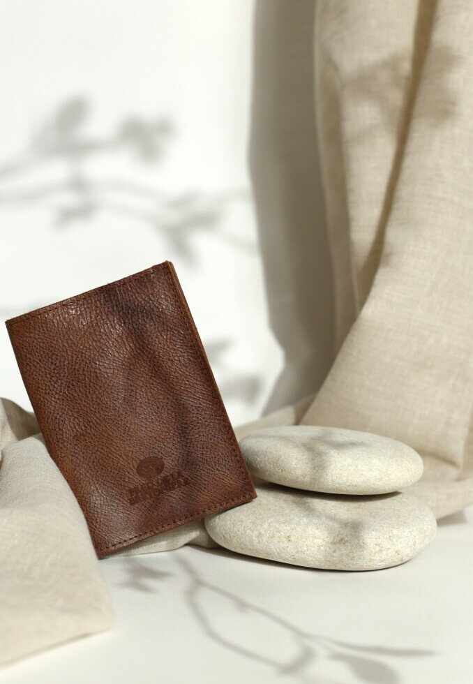 Fred De La Bretoniere Paspoort Hoesje No Waste Leather Dark Brown