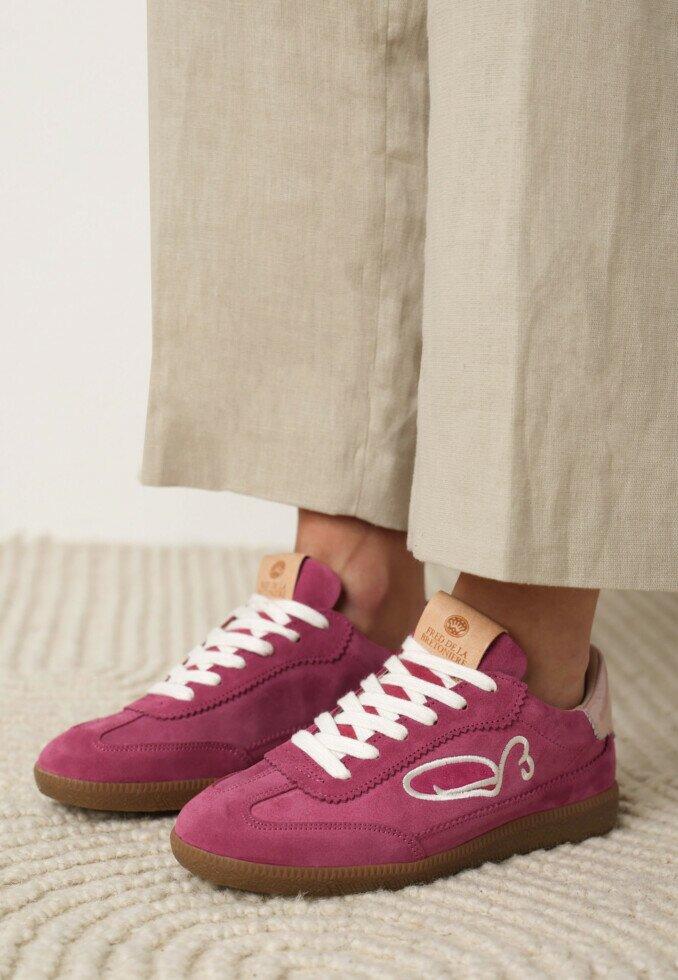 Fred De La Bretoniere Sneaker Pearl Sign Raspberry Red