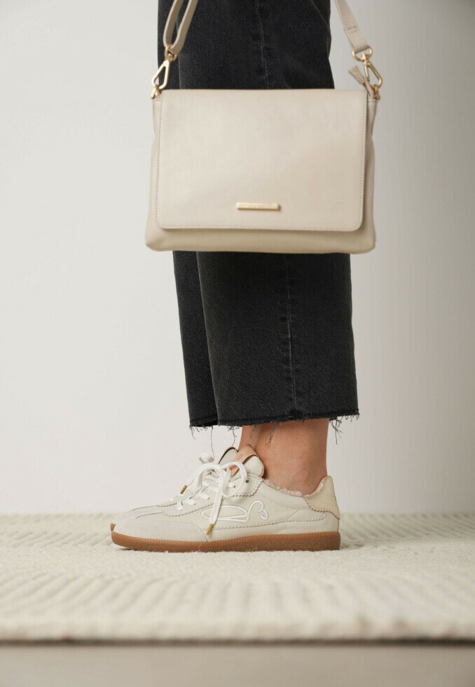 Fred De La Bretoniere Sneaker Pearl Sign Teddy Off White