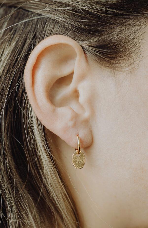 gftd Creolen met oval Flower hanger