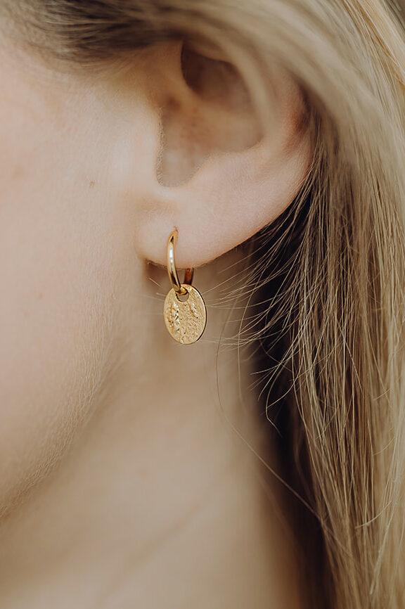 gftd Creolen met oval Moon hanger