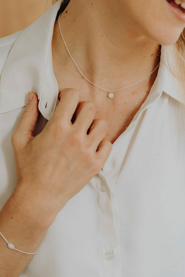 gftd Moedermelk – Cushion edelsteen ketting – Moedermelkjuweel