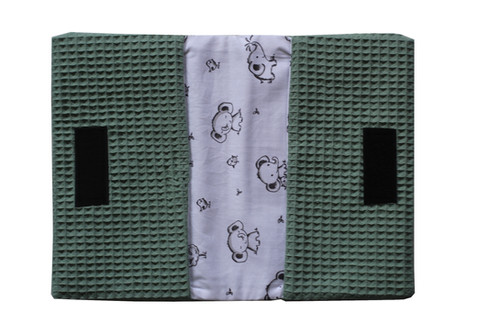 handmade by cassandra Handgemaakte Luieretui - Oud Groen & Olifantjes