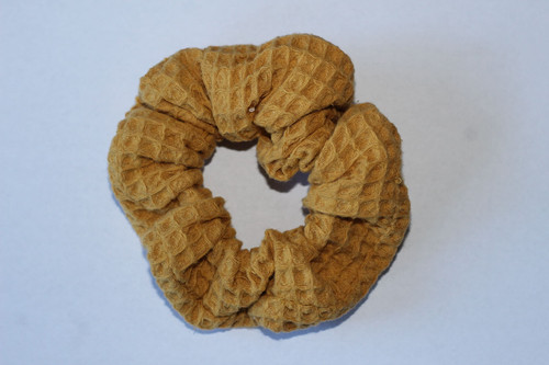 handmade by cassandra Handgemaakte Scrunchie – Duurzaam & Stijlvol in Okergeel