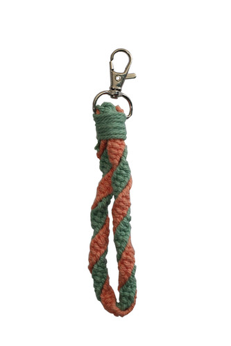 handmade by cassandra Handgemaakte Sleutelhanger - Macramé in Dark Peach & Dark Mint