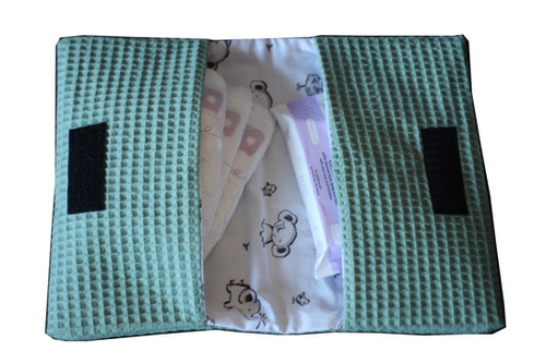 handmade by cassandra Kraamcadeaupakket – Luieretui met luiers en babydoekjes