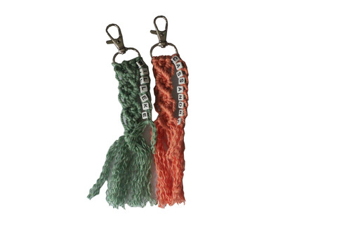 handmade by cassandra Set van 2 Gepersonaliseerde Handgemaakte Sleutelhangers - Dark Peach & Dark Mint
