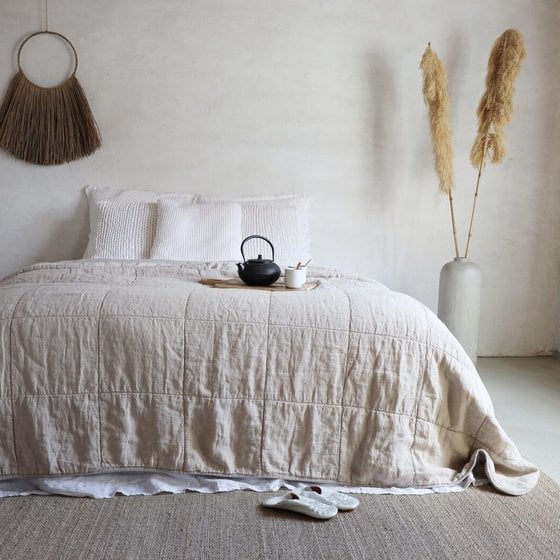 house in style Amy plaid