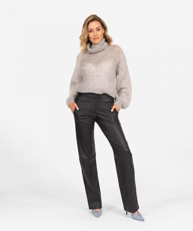 ibana Phibby | Black