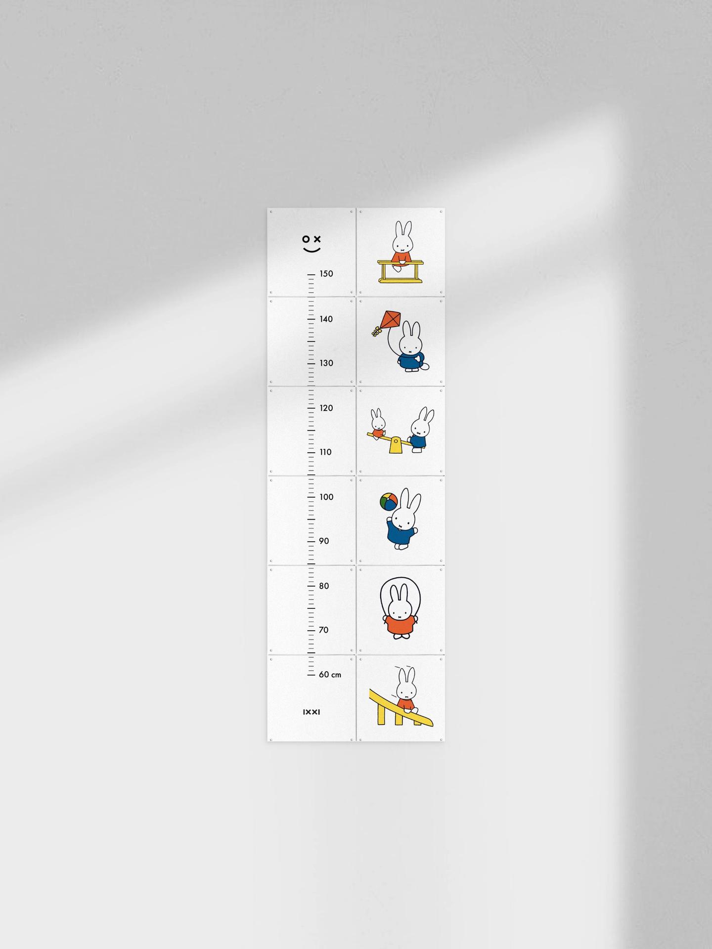 ixxi Nijntje Nijntje op het Speelplein Groeimeter 40 x 120cm € 68