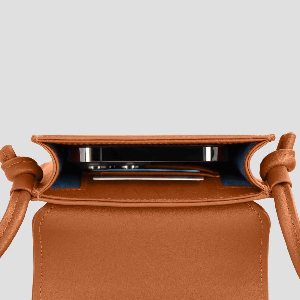 Kaai Arch Smartphone Pouch - Cognac
