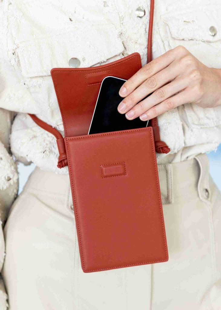 Kaai Arch Smartphone Pouch - Terracotta