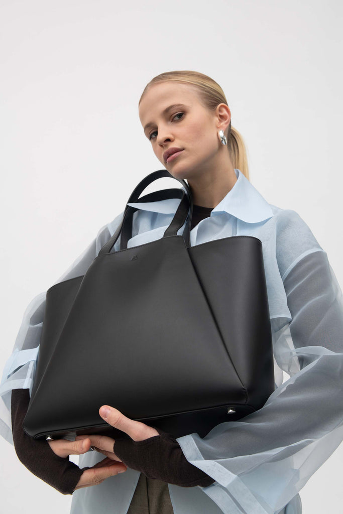 Kaai Vegan Midi Pyramid - Zwart