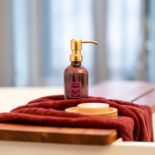 kayori Kayori - Hair & Body Wash - Glas - 250ml - Hazakura - Berry