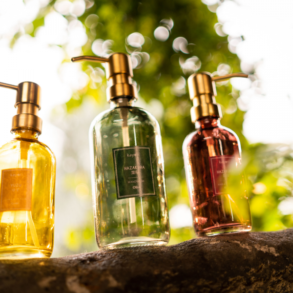 Kayori Kayori - Hair & Body Wash - Glas - 500ml - Yuzu - Olijfgroen