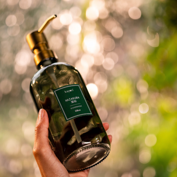 Kayori Kayori - Hair & Body Wash - Glas - 500ml - Yuzu - Olijfgroen