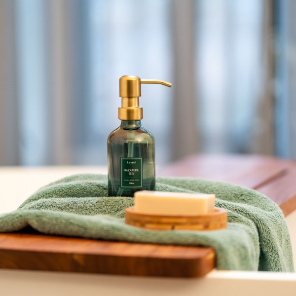 kayori Kayori - Hair & Body Wash - Glas - 500ml - Yuzu - Olijfgroen