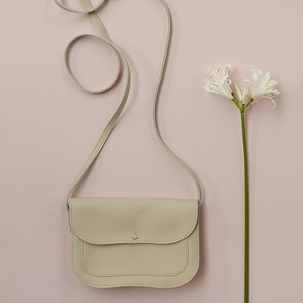 keecie Cat Chase - Cement