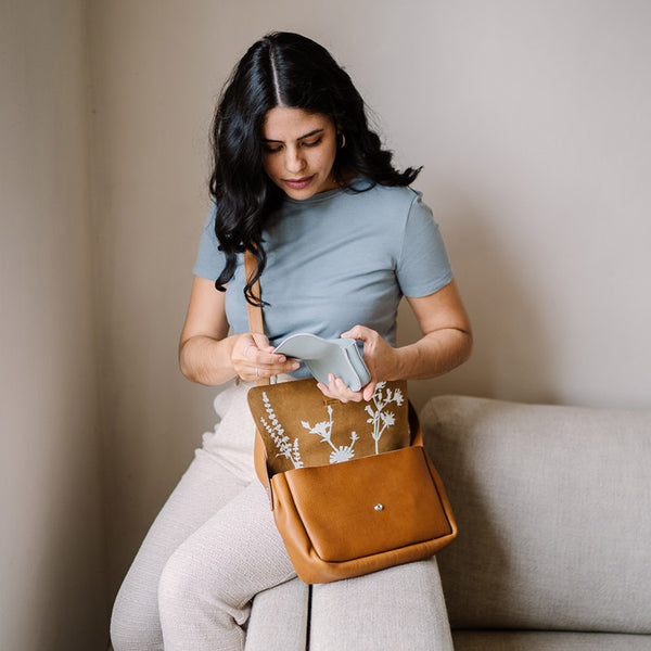 keecie Picking Flowers Medium - Cognac used look