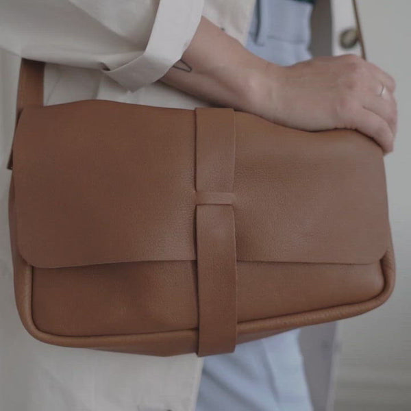 Keecie Picking Flowers Medium - Ink Blue