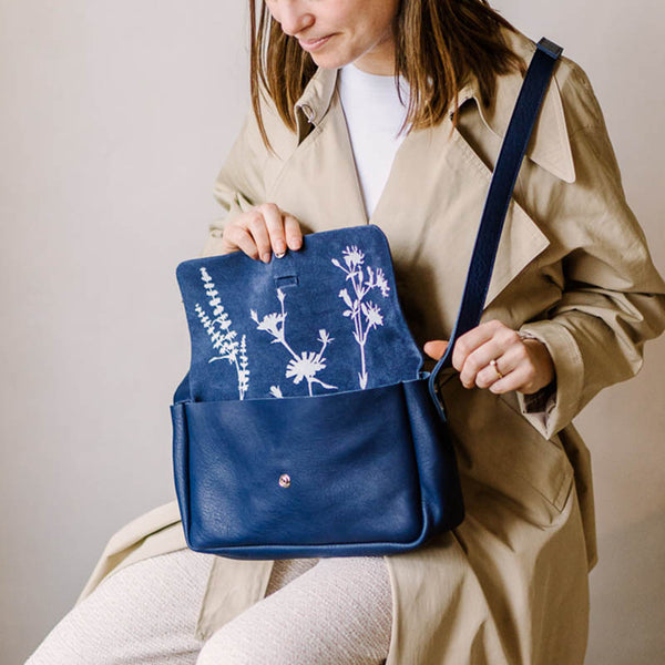 keecie Picking Flowers Medium - Ink Blue