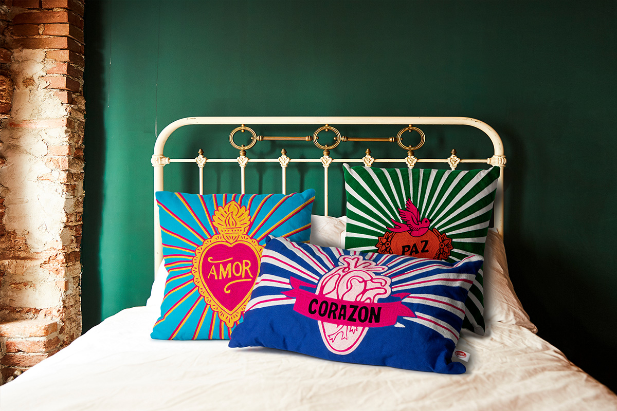 Kitsch Kitchen Kussen Amor Blauw