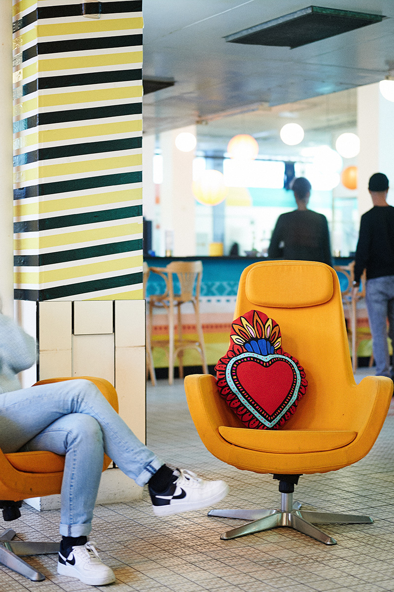 Kitsch Kitchen Kussen Milagro Hart Rood – 61 X 45 Cm