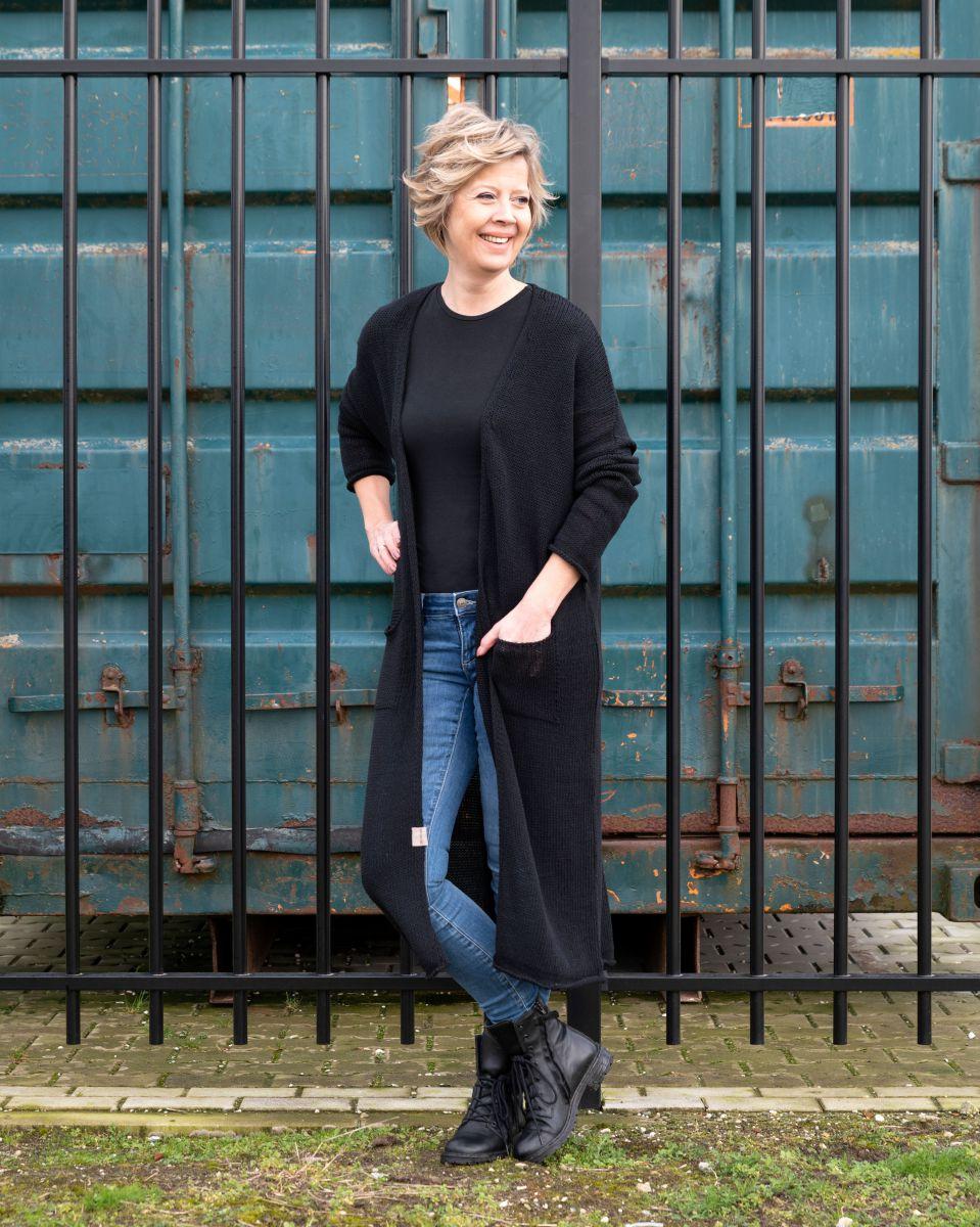 Knit Factory Jasmin Lang Gebreid Vest Zwart - 36/38 - Met Steekzakken