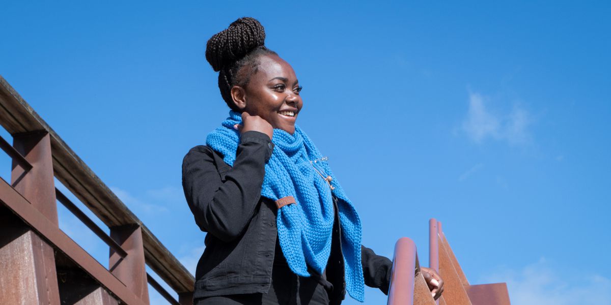 Knit Factory Coco Omslagdoek Cobalt