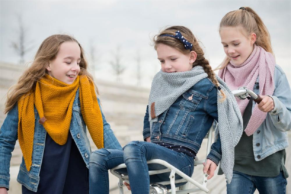 Knit Factory Coco Omslagdoek Junior Oker