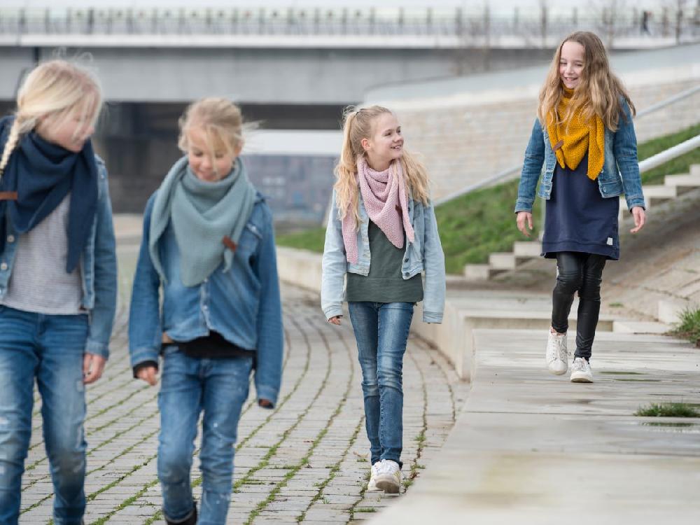 Knit Factory Coco Omslagdoek Junior Roze