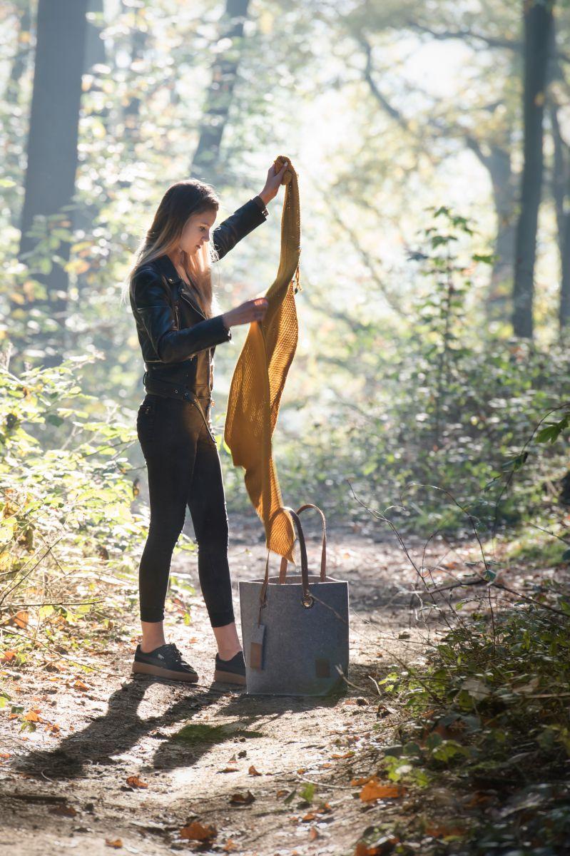 Knit Factory Coco Omslagdoek Oker