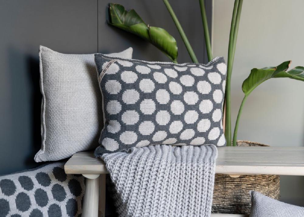 Knit Factory Cody Kussen Zwart/Antraciet - 60x40