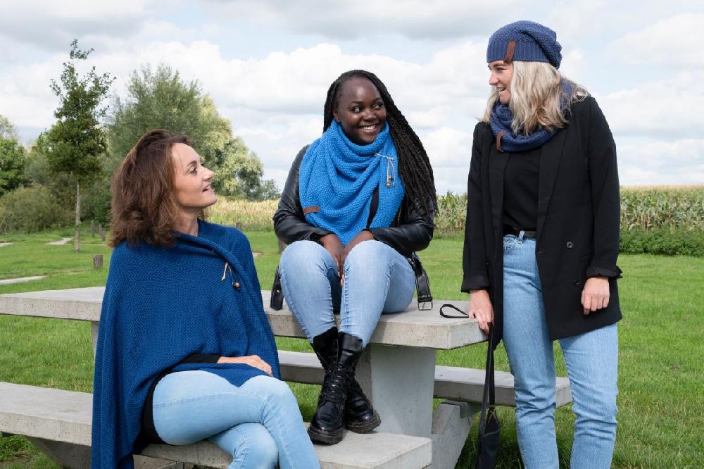 Knit Factory Jazz Omslagvest Kings Blue