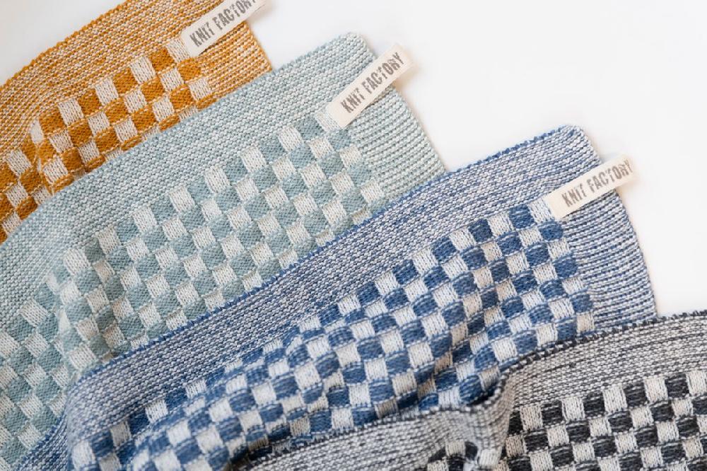 Knit Factory Keukendoek Cubes Ecru/Jeans