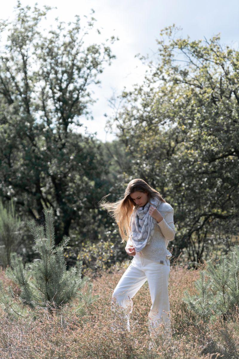 Knit Factory Liva Omslagdoek Urban Green/Beige