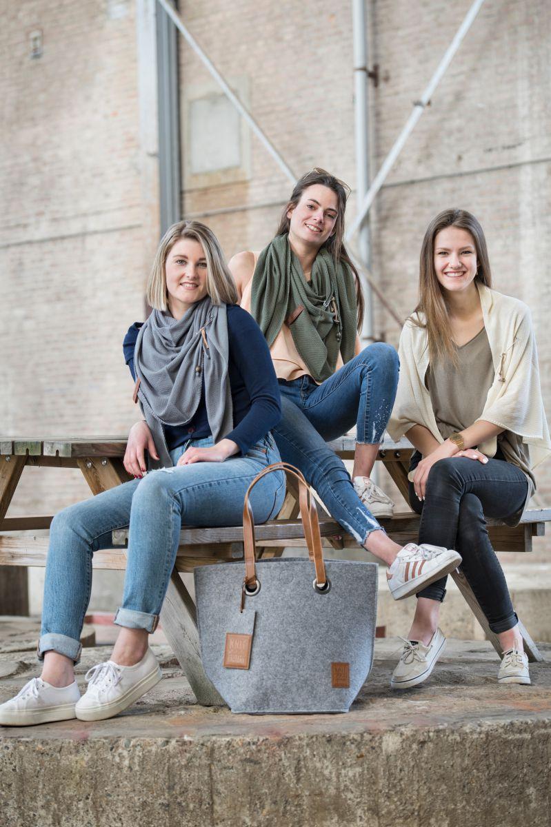 Knit Factory Lola Omslagdoek Ecru