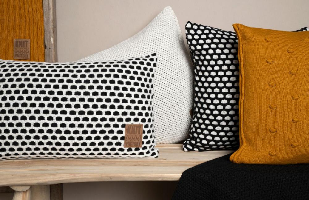 Knit Factory Mila Kussen Zwart/Beige - 60x40