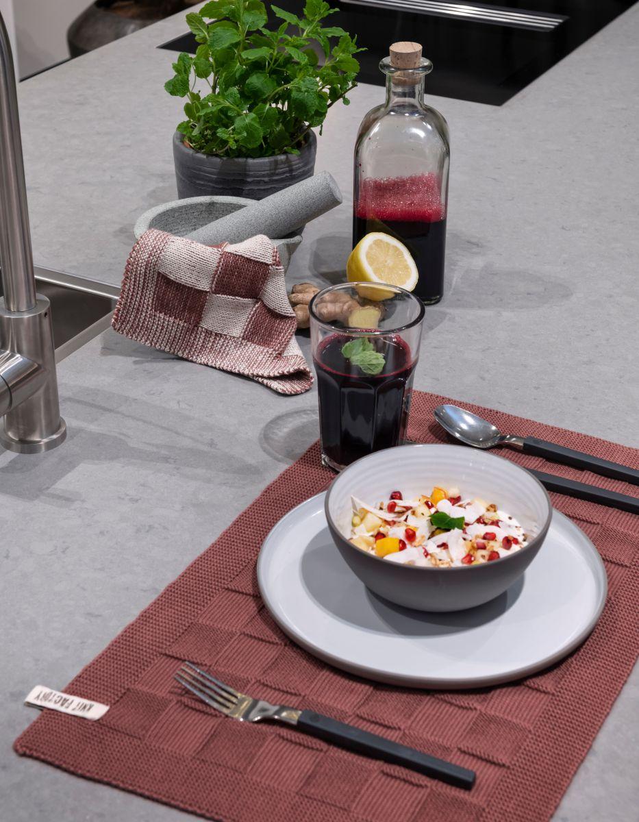 Knit Factory Placemat Uni Stone Red