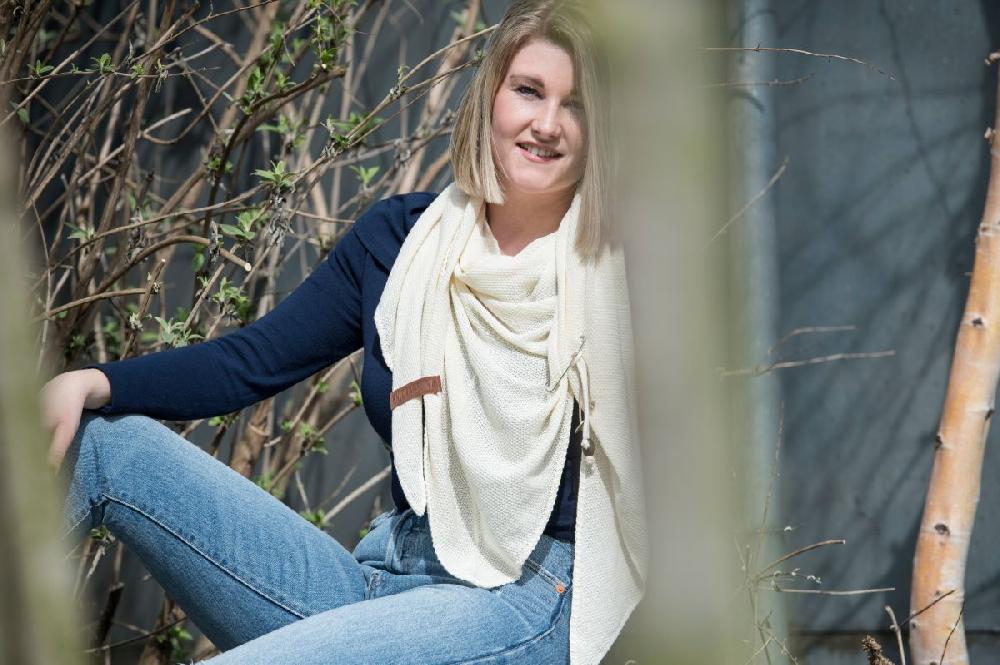 Knit Factory Sierspeld Ecru